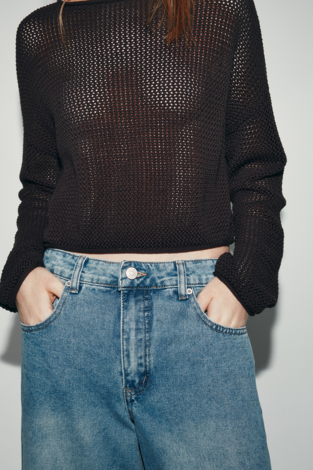 Джемпер вязаный укороченный с закрученными краями - цвет коричневый - 5