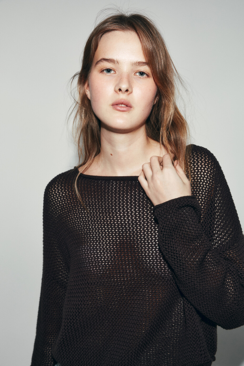 Джемпер вязаный укороченный с закрученными краями - цвет коричневый - 6