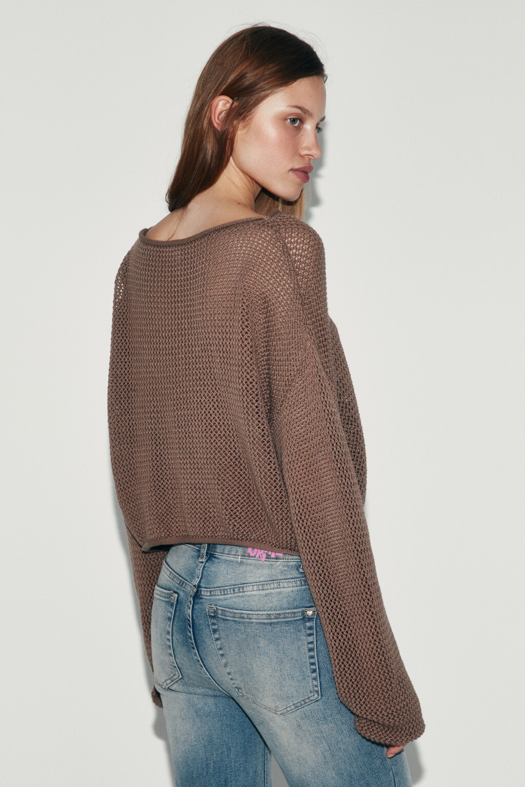 Джемпер вязаный укороченный с закрученными краями - цвет бежевый - 3