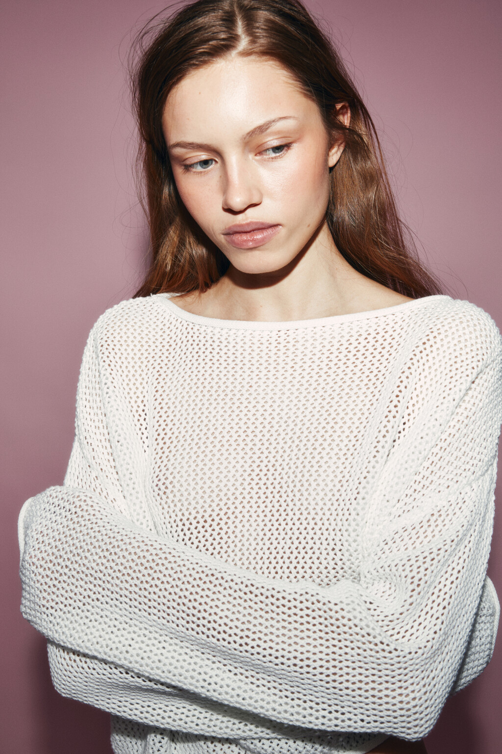 Джемпер вязаный укороченный с закрученными краями - цвет молочный - 6