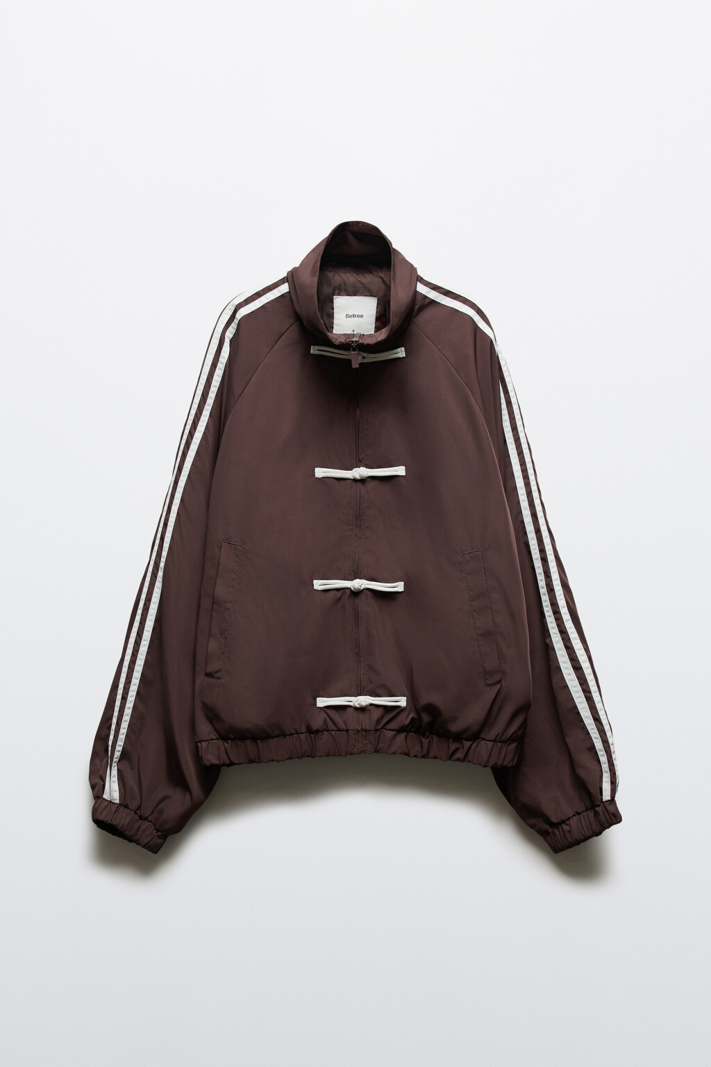 Куртка-бомбер с лампасами и воротником-стойкой - цвет коричневый - 9