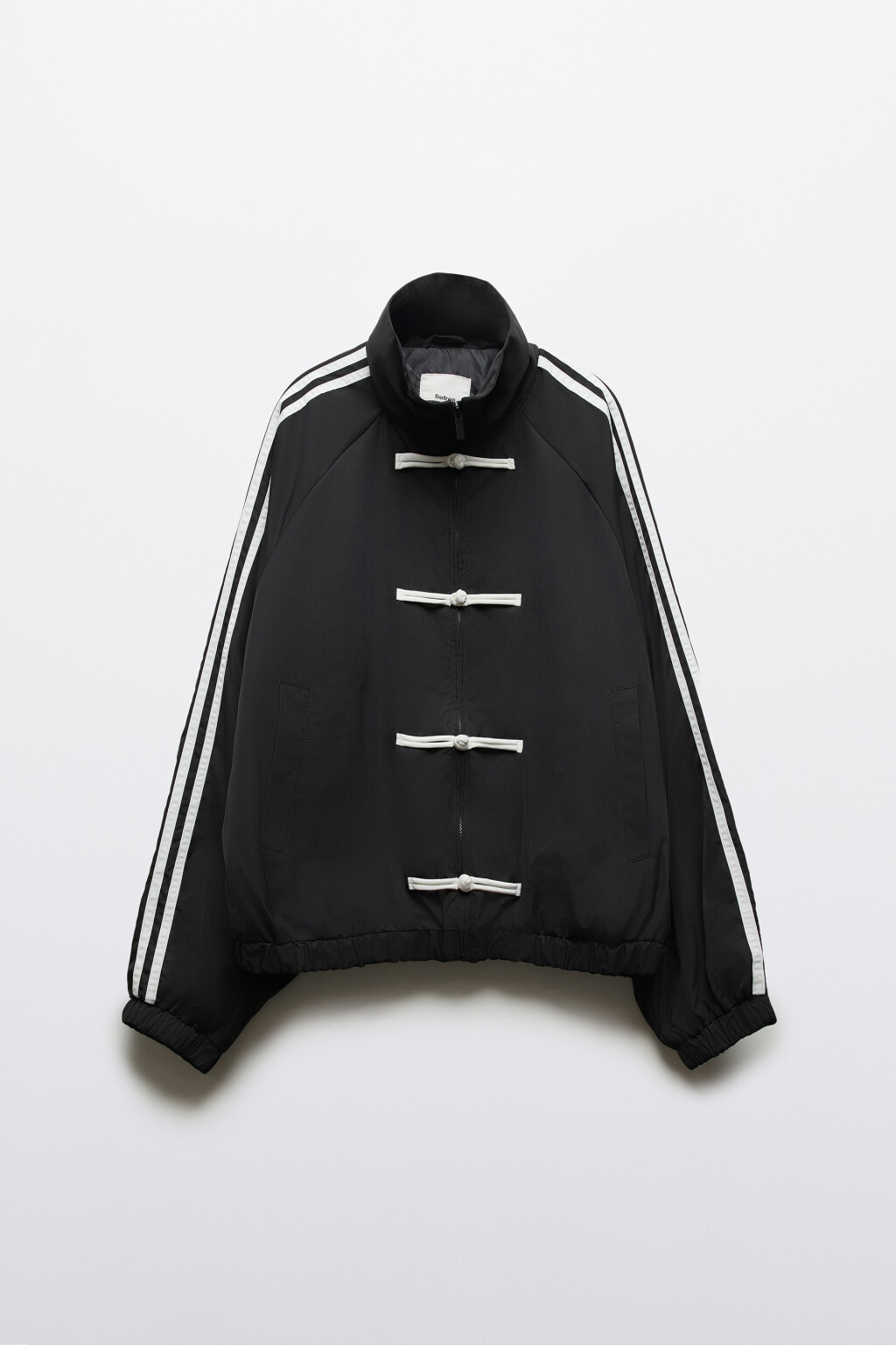 Куртка-бомбер с лампасами и воротником-стойкой - цвет черный - 9