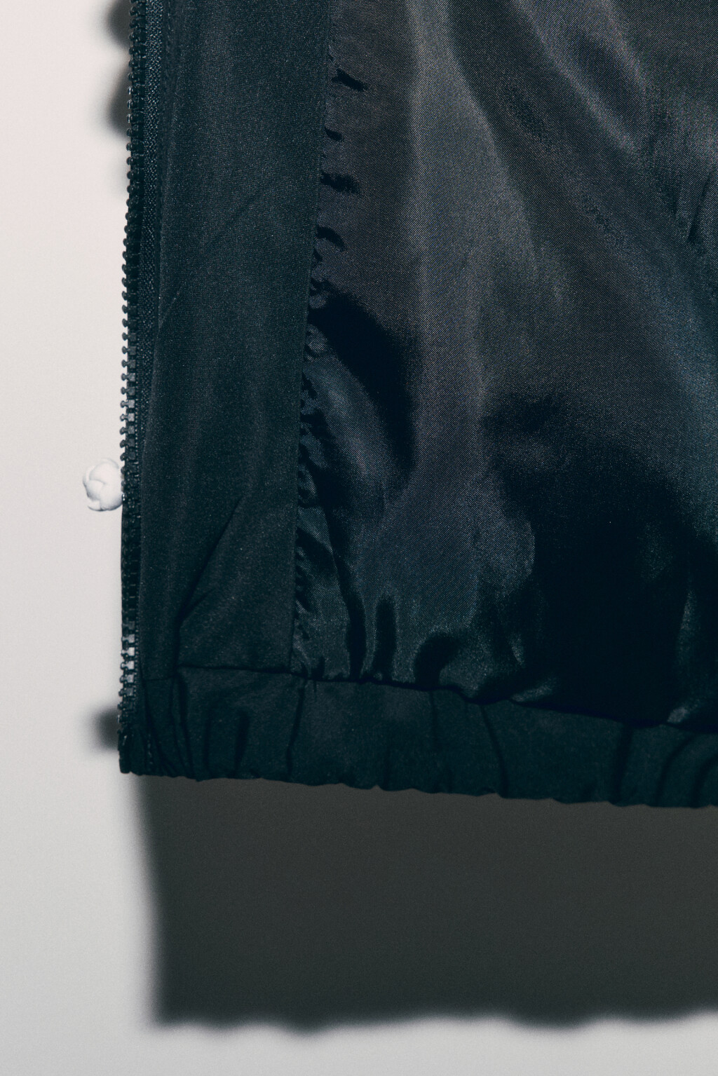 Куртка-бомбер с лампасами и воротником-стойкой - цвет черный - 8