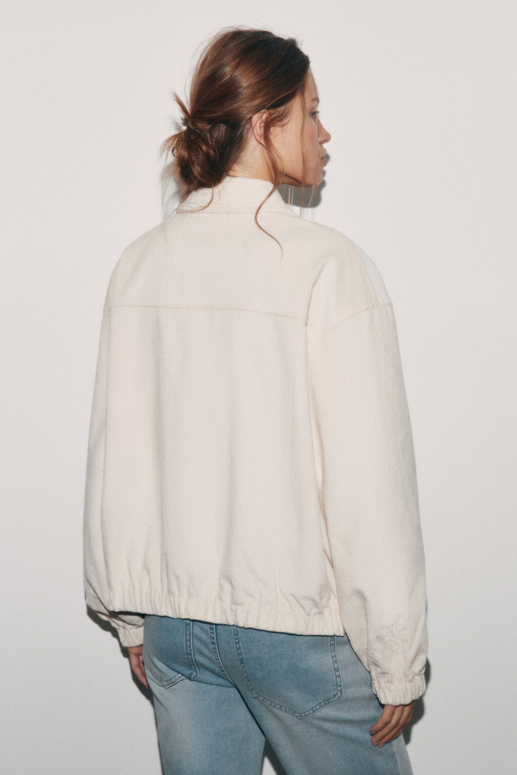 Куртка-бомбер вельветовая с отложным воротником - цвет молочный - 4