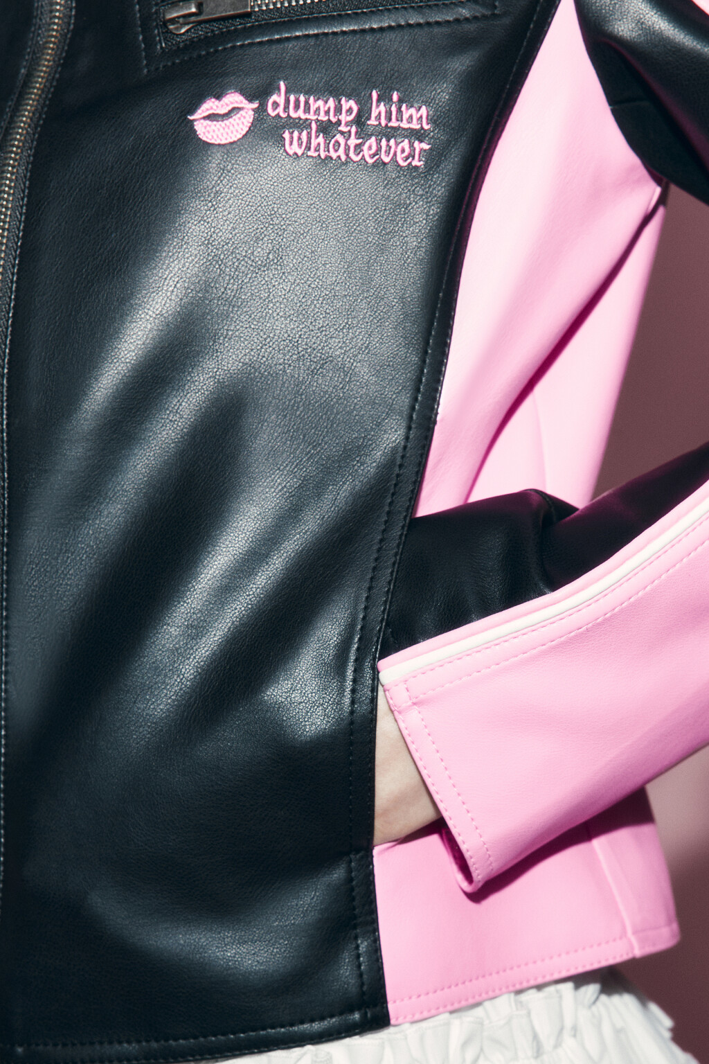 Куртка из искусственной кожи с вышивкой - цвет мультиколор - 8