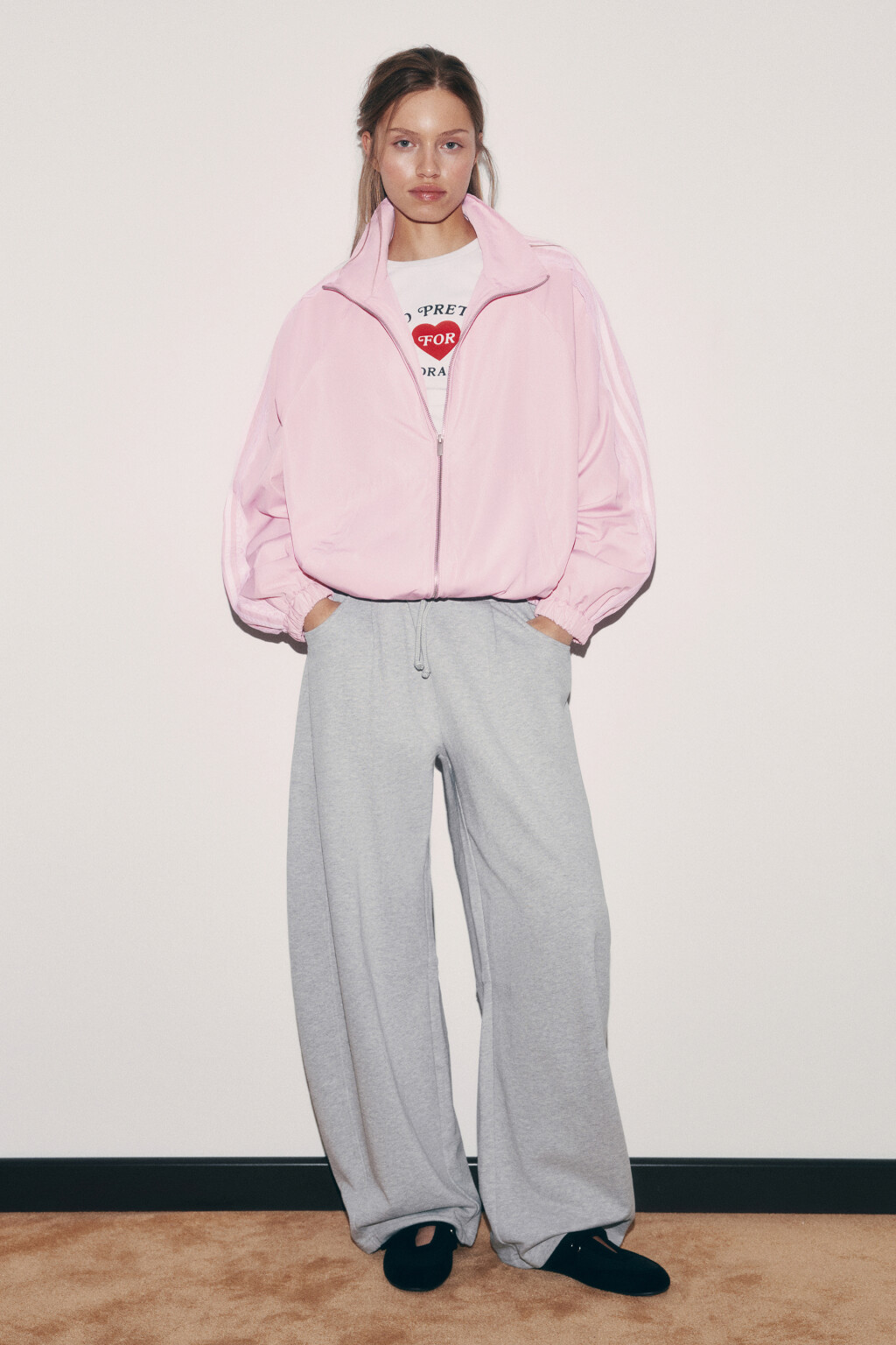 Куртка-ветровка с кружевными лампасами без капюшона - цвет розовый - 5