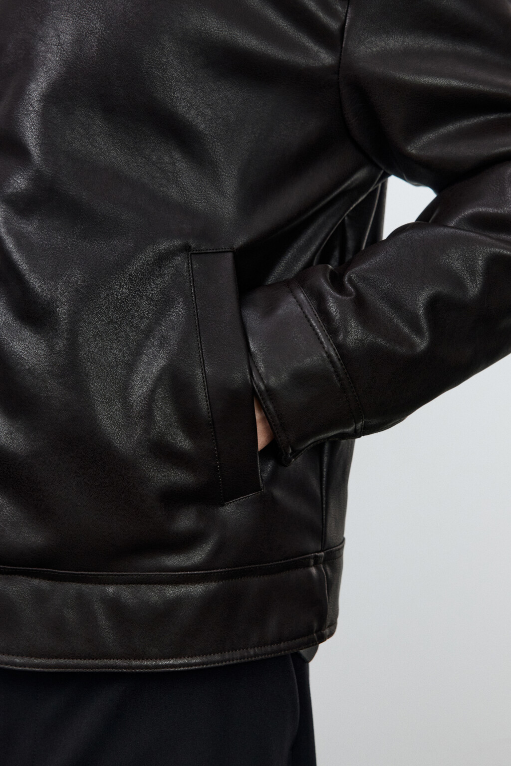 Куртка из искусственной кожи утепленная с отложным воротником - цвет коричневый - 7