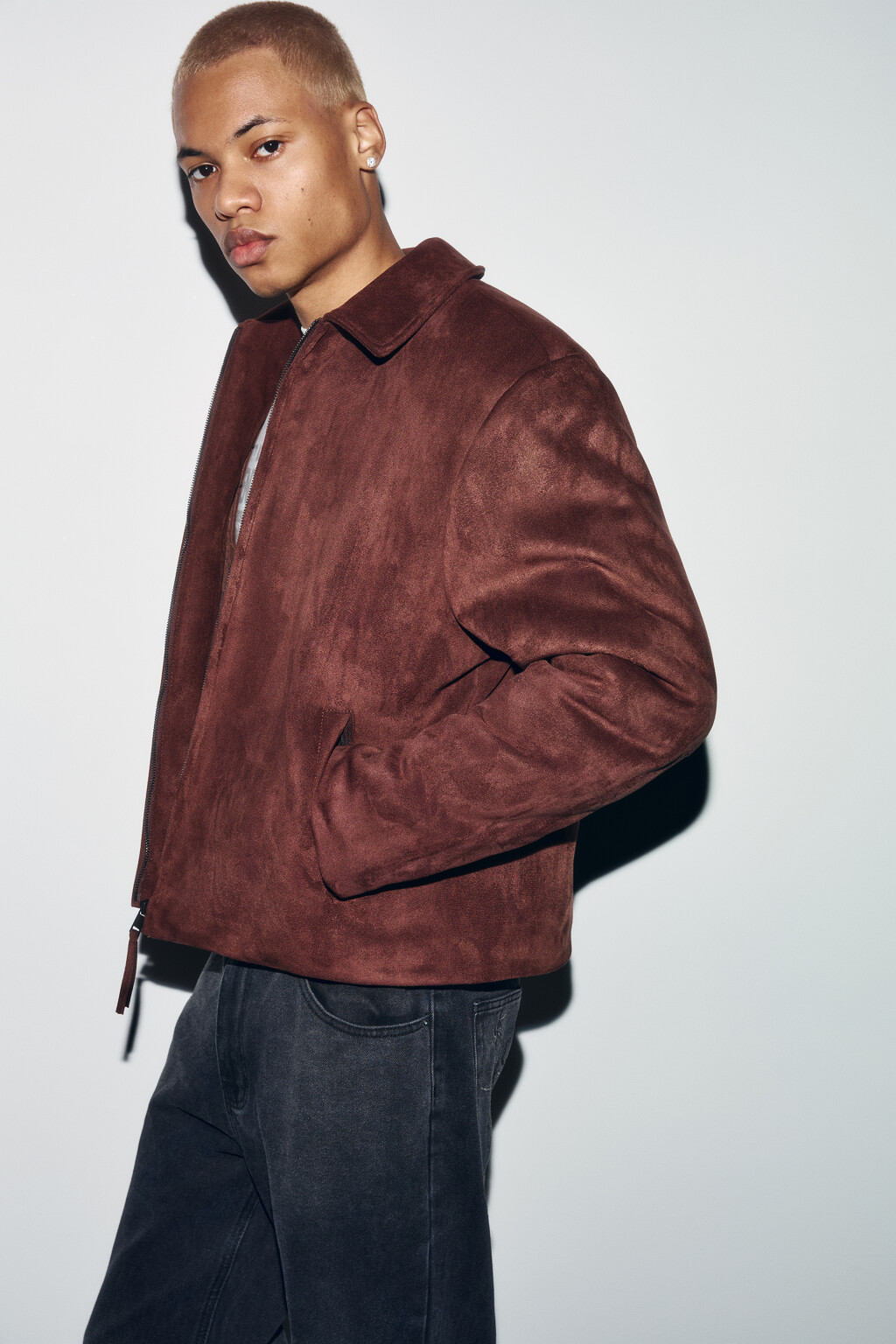 Куртка укороченная с замшевой фактурой без капюшона - цвет коричневый - 2