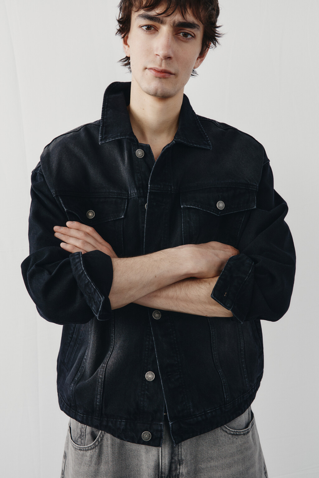 Куртка джинсовая с отложным воротником на пуговицах - цвет черный - 1