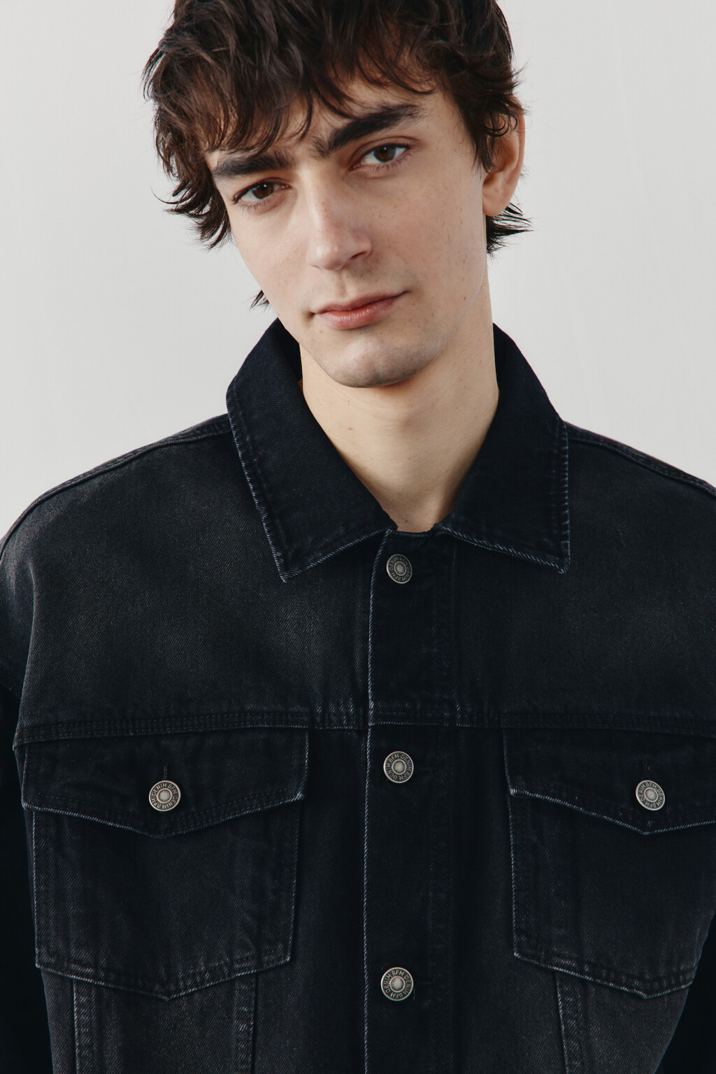 Куртка джинсовая с отложным воротником на пуговицах - цвет черный - 5