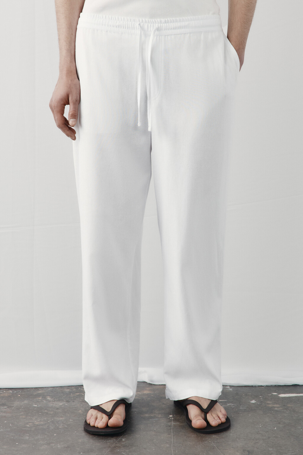 Брюки широкие трикотажные на завязках со льном - цвет белый - 2