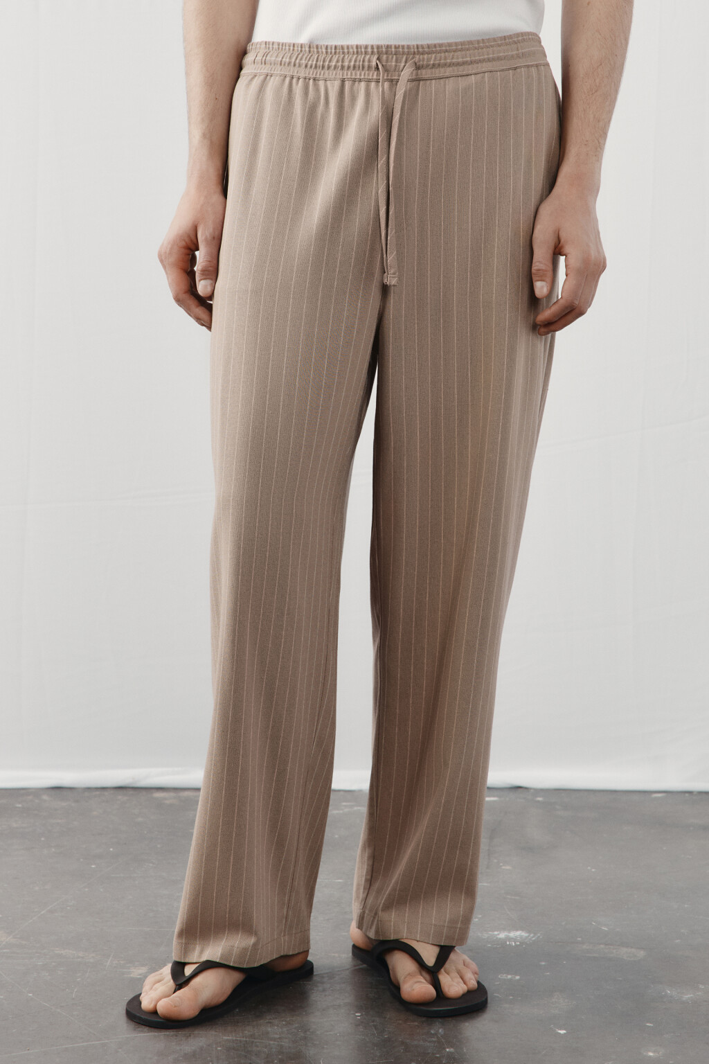 Брюки широкие трикотажные на завязках со льном - цвет коричневый - 2