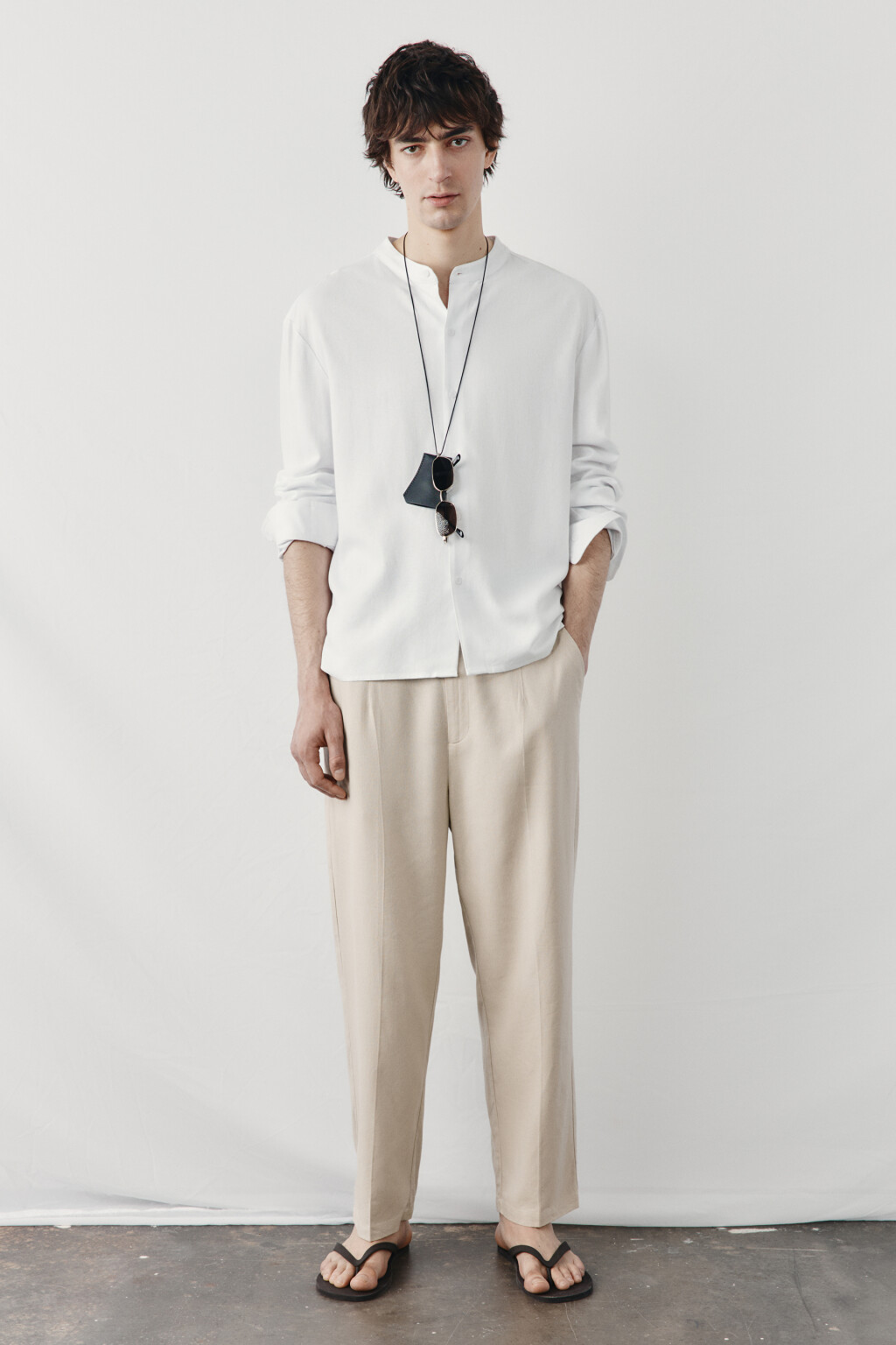 Брюки вискозные прямые со льном и средней посадкой - цвет бежевый - 4