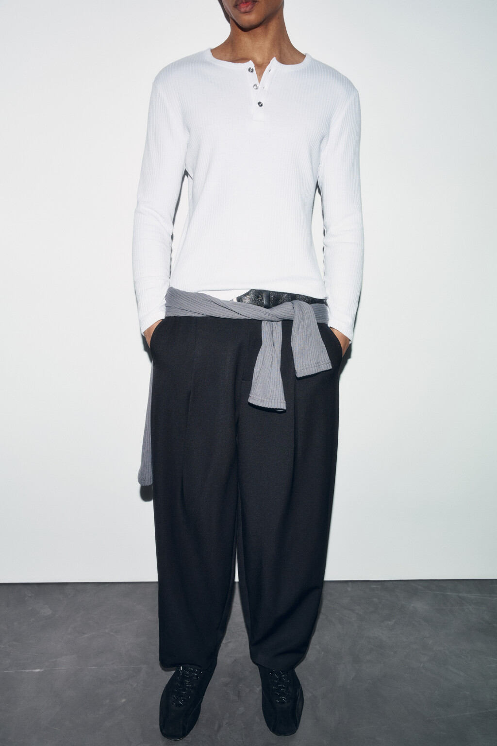 Брюки костюмные со средней посадкой - цвет черный - 1