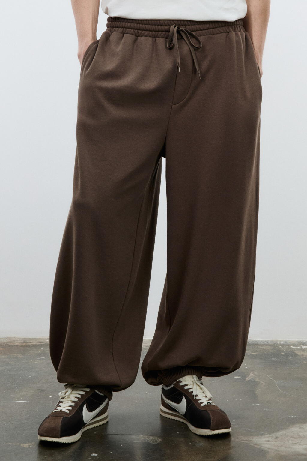 Брюки-джоггеры со средней посадкой - цвет коричневый - 2