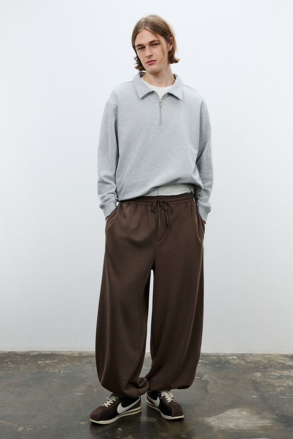 Брюки-джоггеры со средней посадкой - цвет коричневый - 4