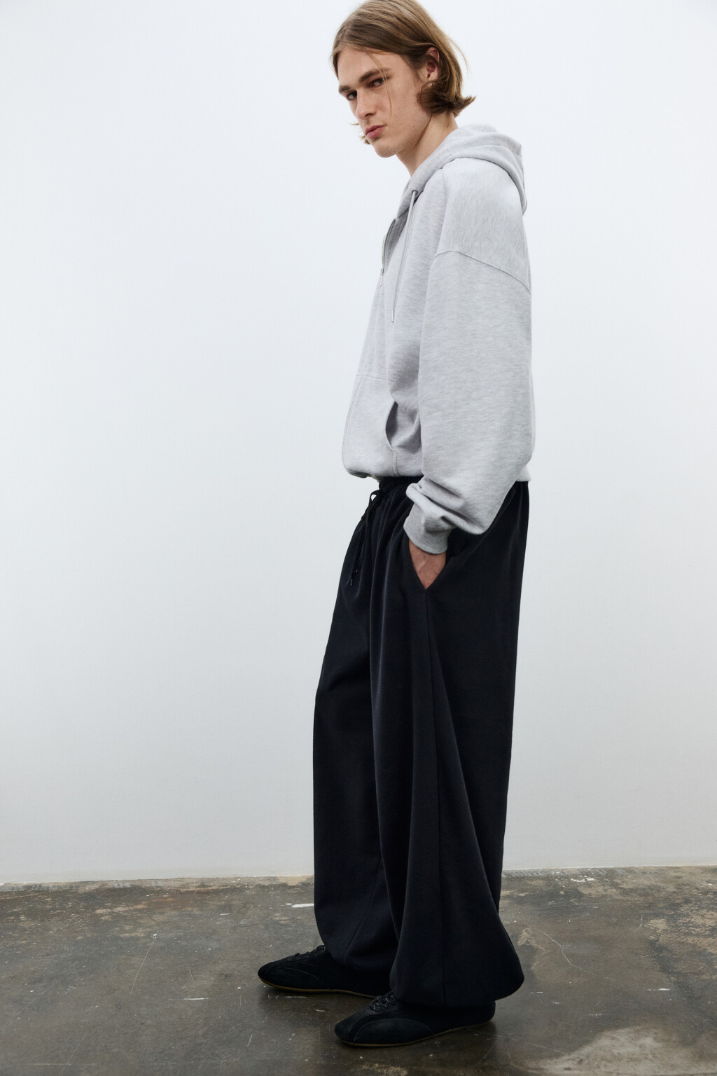 Брюки-джоггеры со средней посадкой - цвет черный - 1