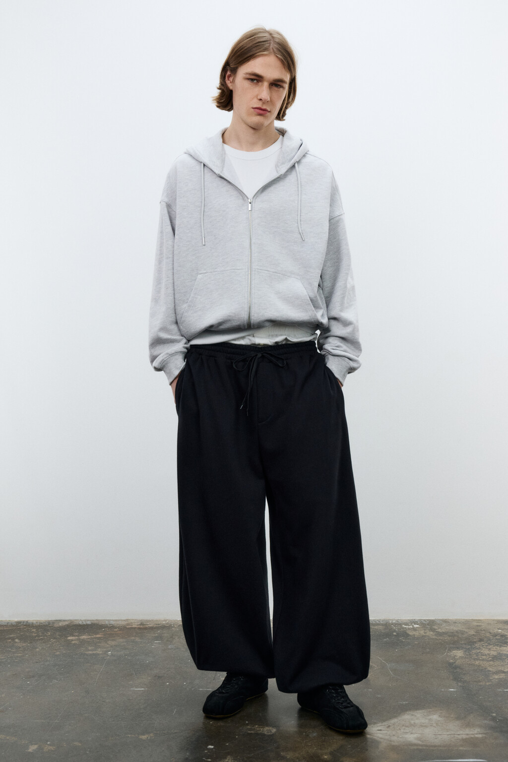 Брюки-джоггеры со средней посадкой - цвет черный - 5