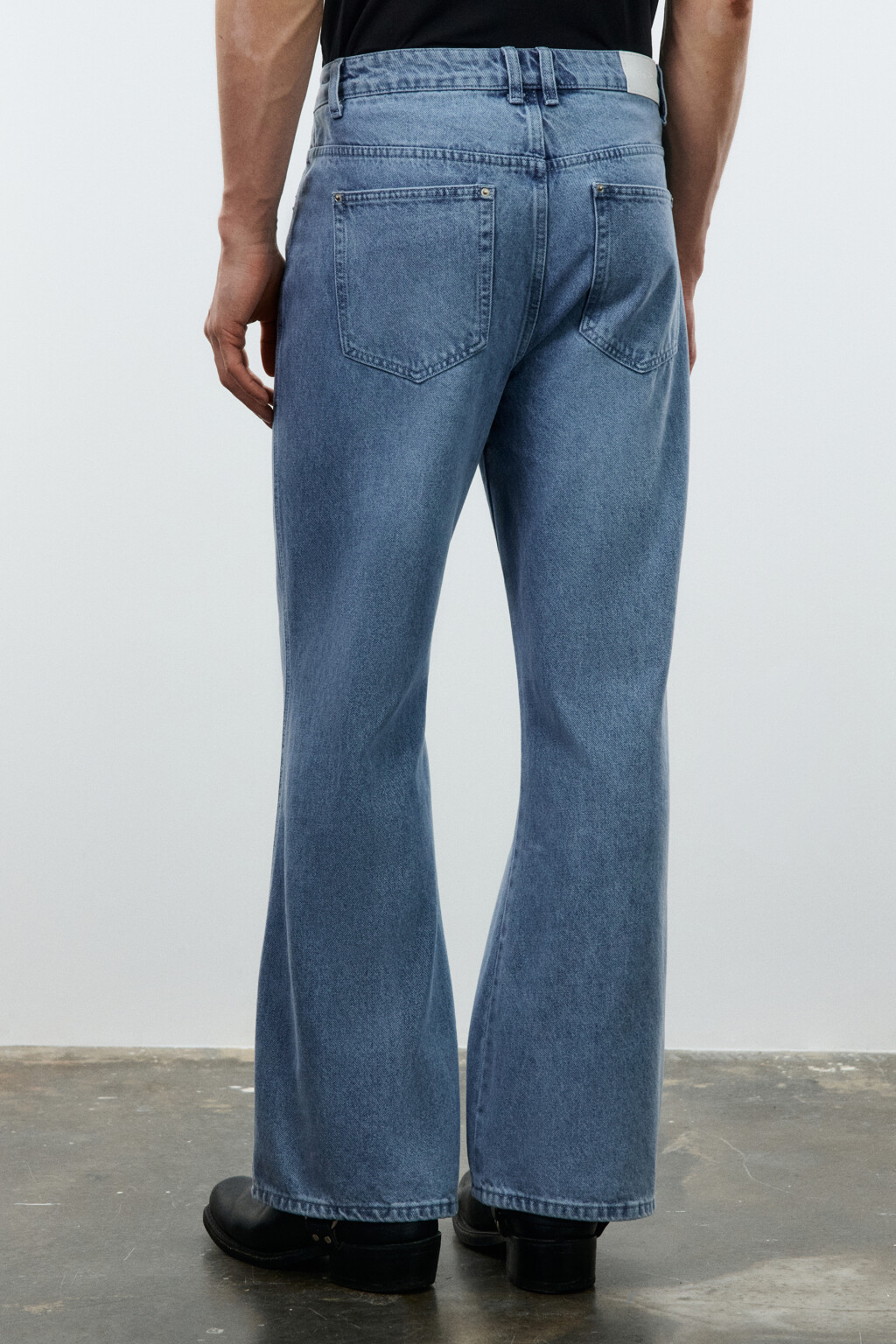 Джинсы клеш со средней посадкой - цвет голубой - 4