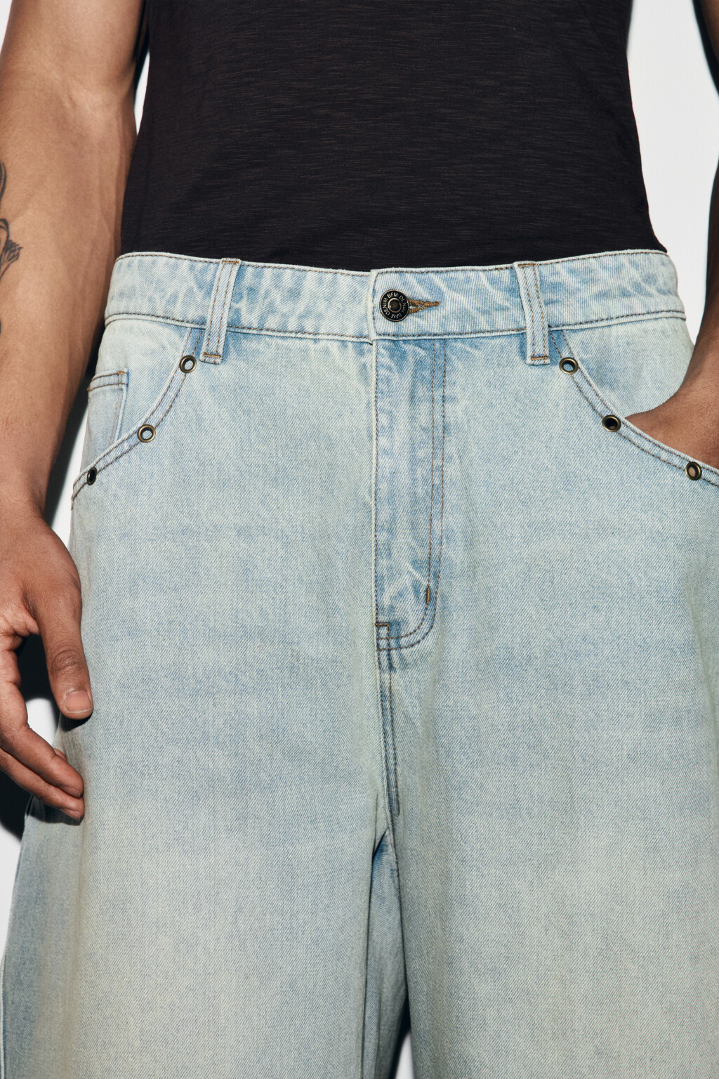 Джинсы baggy fit со средней посадкой и люверсами - цвет голубой - 6