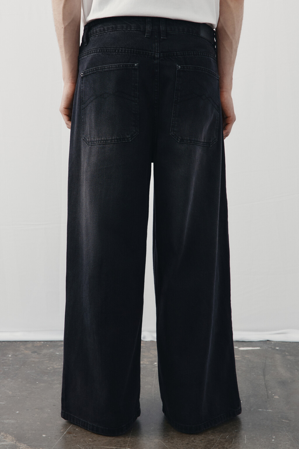 Джинсы широкие со средней посадкой и складками - цвет черный - 3