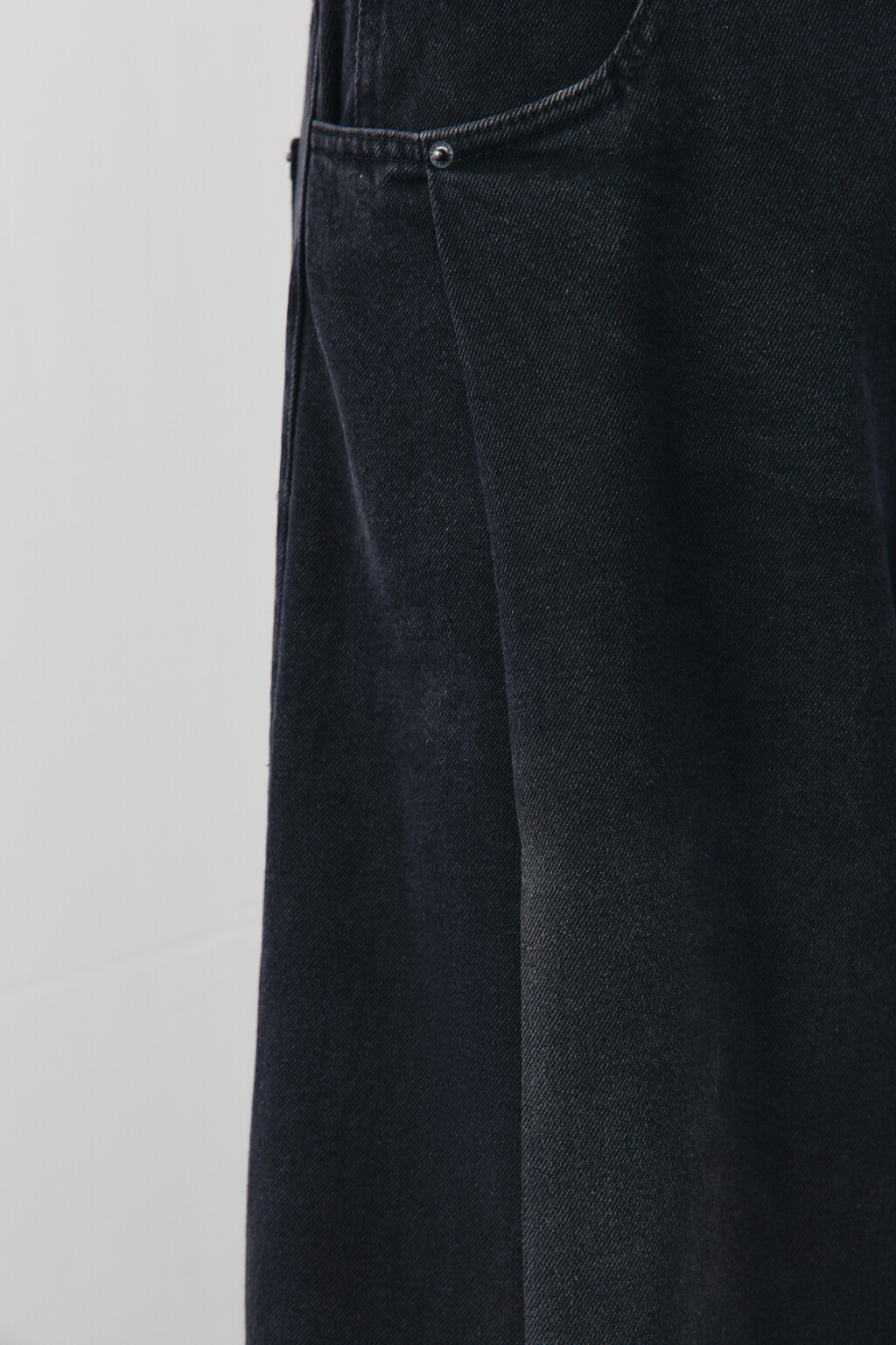Джинсы широкие со средней посадкой и складками - цвет черный - 5