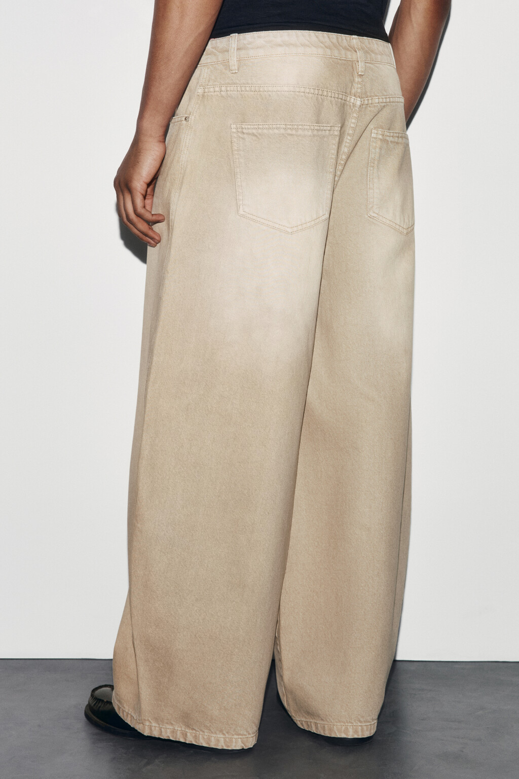 Джинсы barrel fit со средней посадкой - цвет бежевый - 4