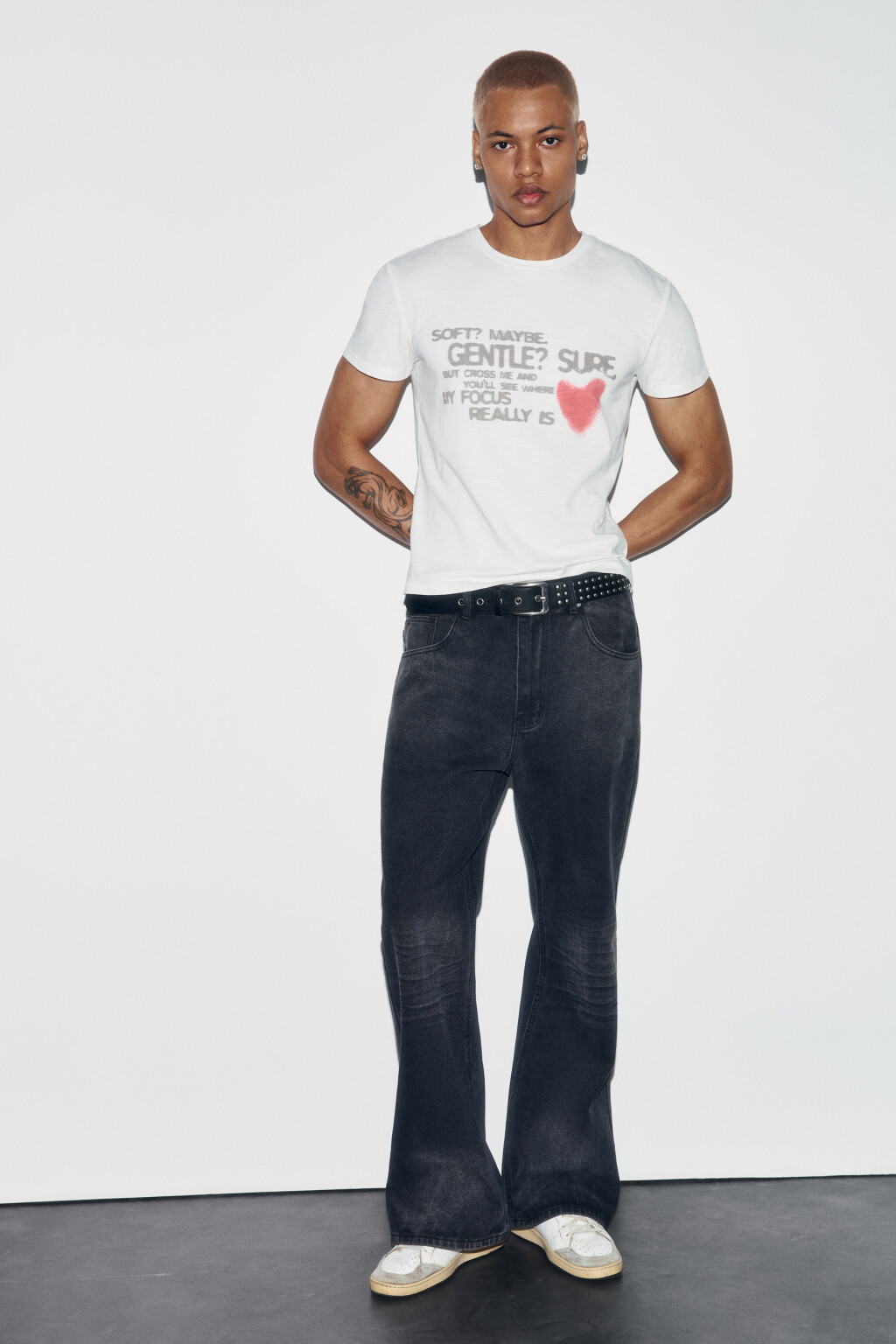 Джинсы клеш со средней посадкой потертые - цвет серый - 4