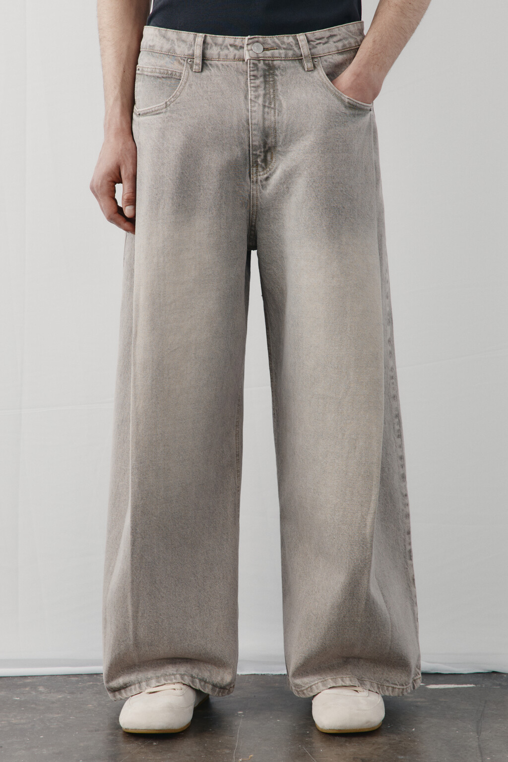 Джинсы wide leg со средней посадкой и складками - цвет бежевый - 2