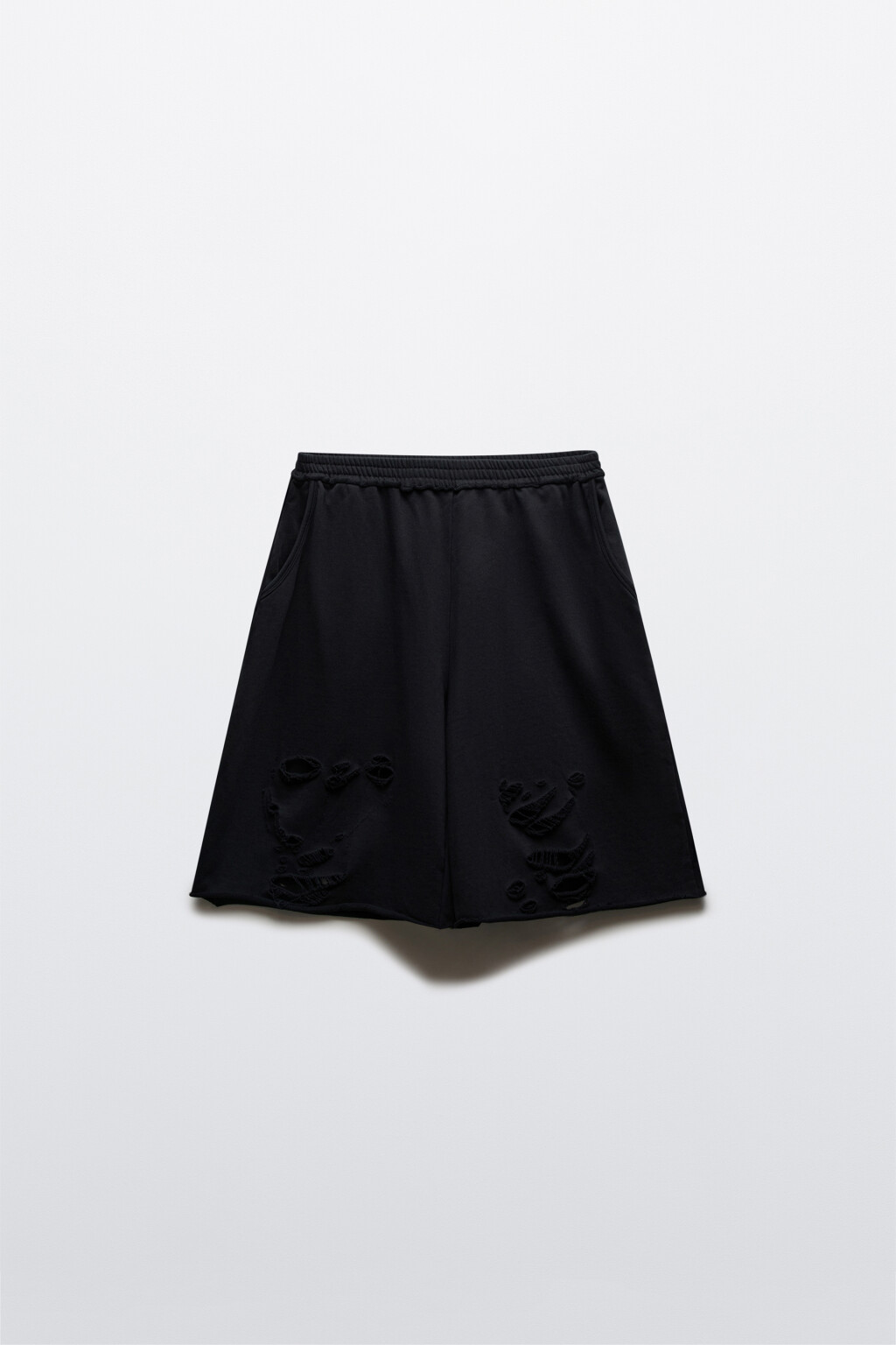 Шорты-бермуды из футера рваные со средней посадкой - цвет черный - 1