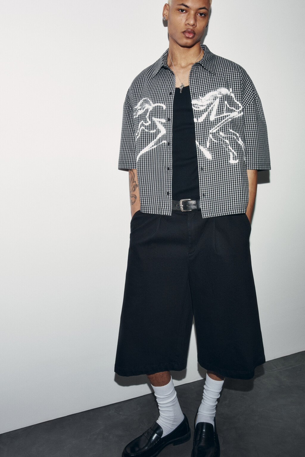 Шорты-бермуды костюмные со средней посадкой - цвет черный - 1