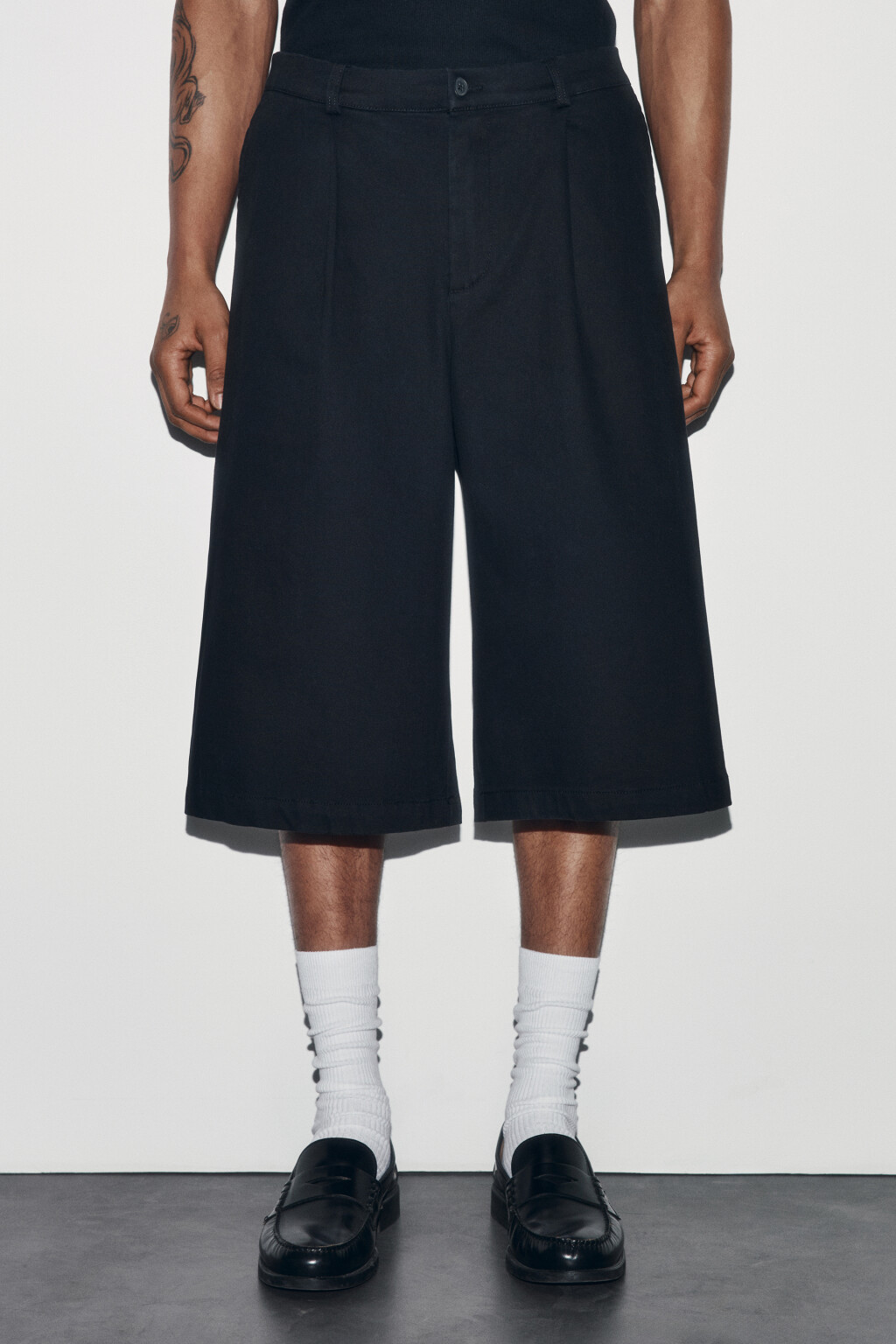 Шорты-бермуды костюмные со средней посадкой - цвет черный - 2