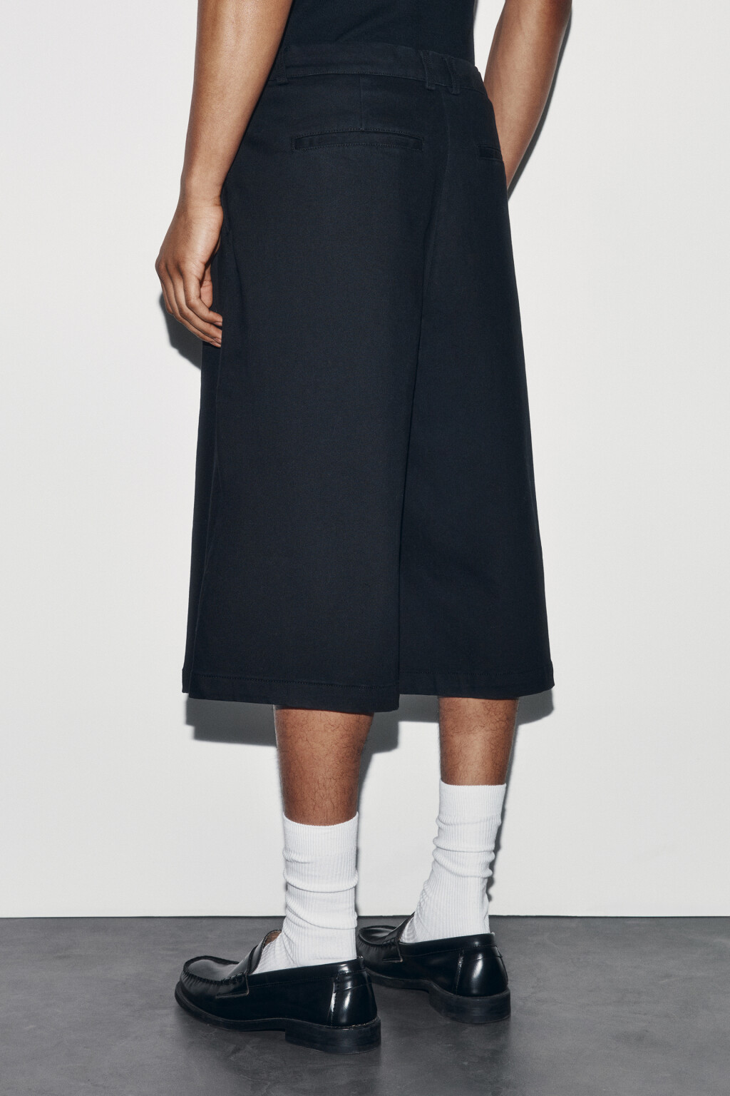 Шорты-бермуды костюмные со средней посадкой - цвет черный - 3