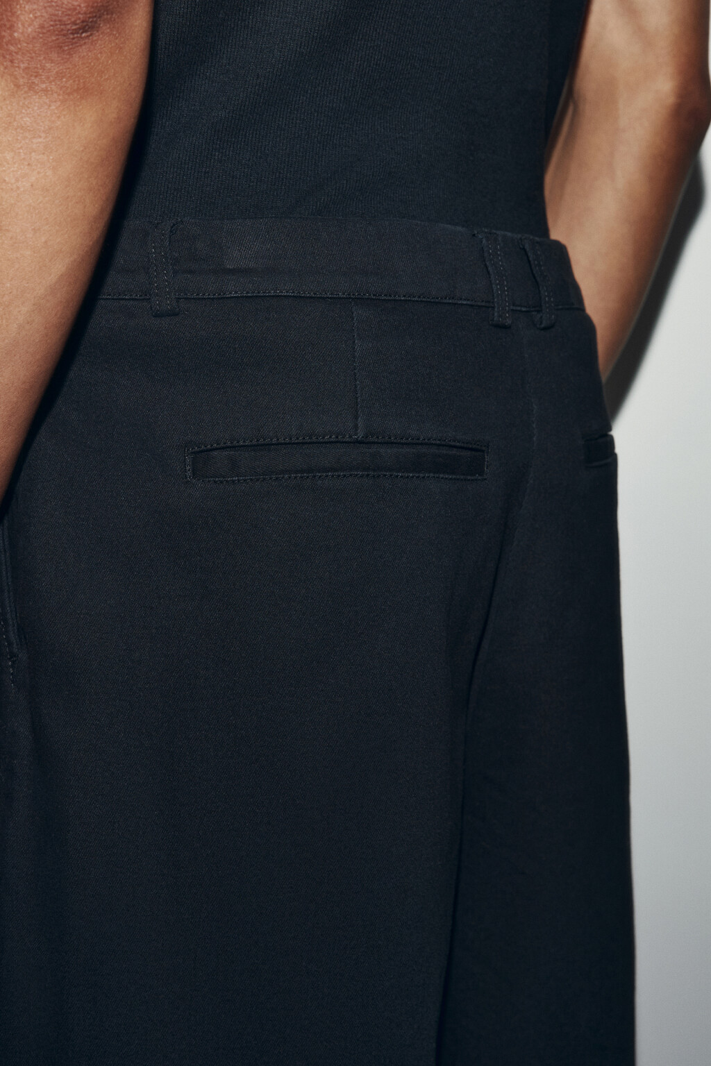 Шорты-бермуды костюмные со средней посадкой - цвет черный - 6