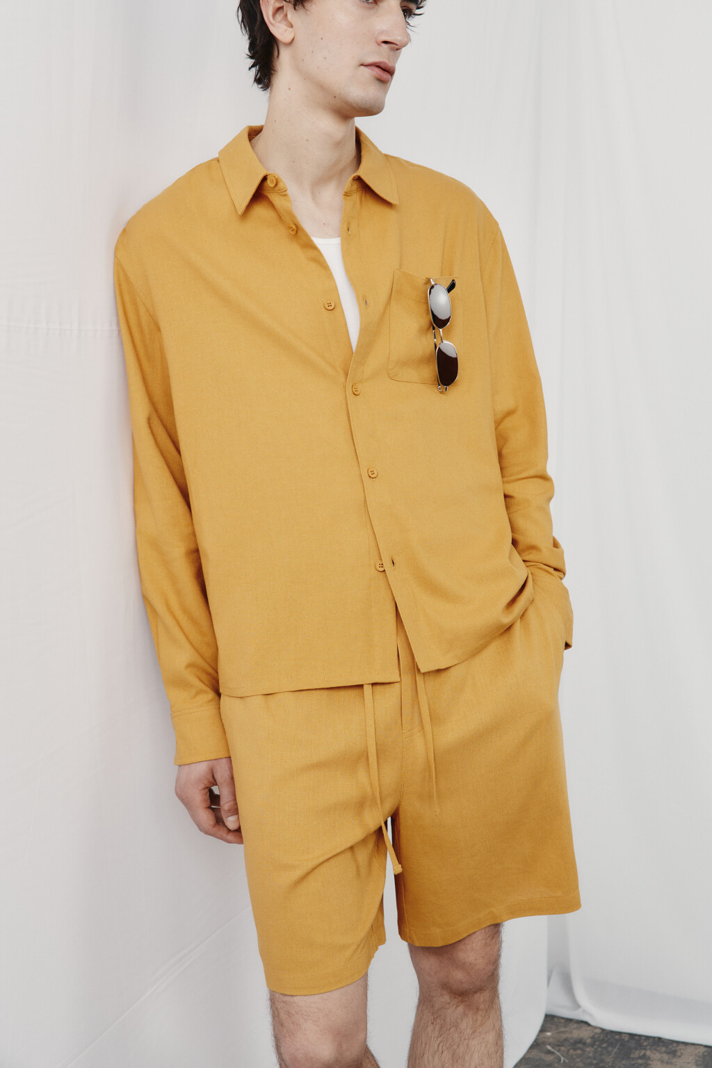 Рубашка базовая вискозная со льном - цвет желтый - 1