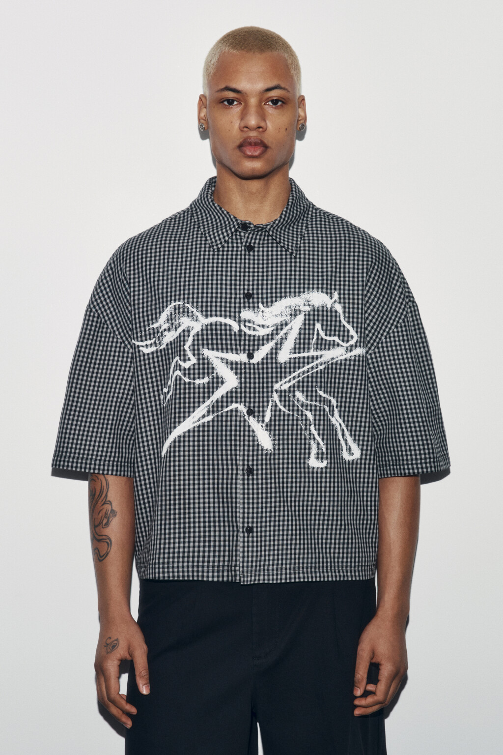 Рубашка в клетку с коротким рукавом и принтом - цвет серый - 2