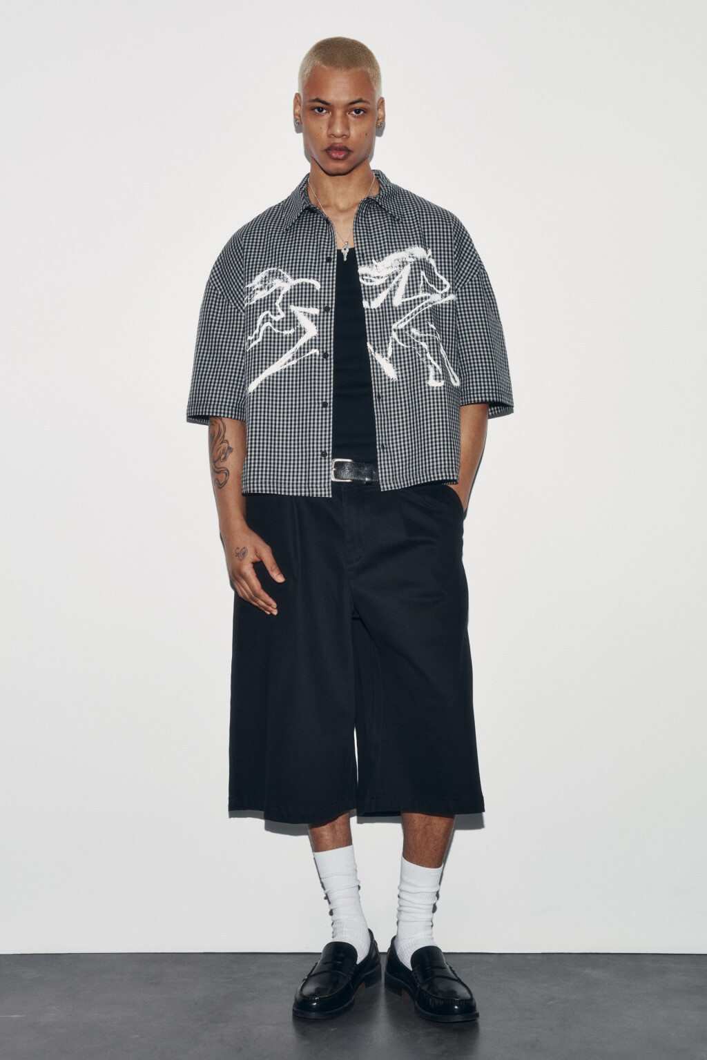 Рубашка в клетку с коротким рукавом и принтом - цвет серый - 4