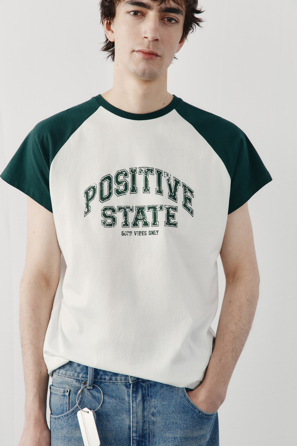 Футболка прямая с контрастными вставками и принтом - цвет зеленый - 2