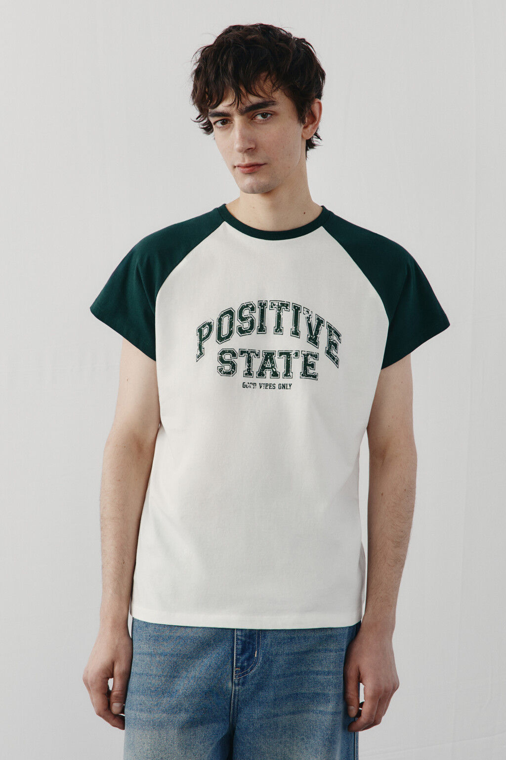 Футболка прямая с контрастными вставками и принтом - цвет зеленый - 3