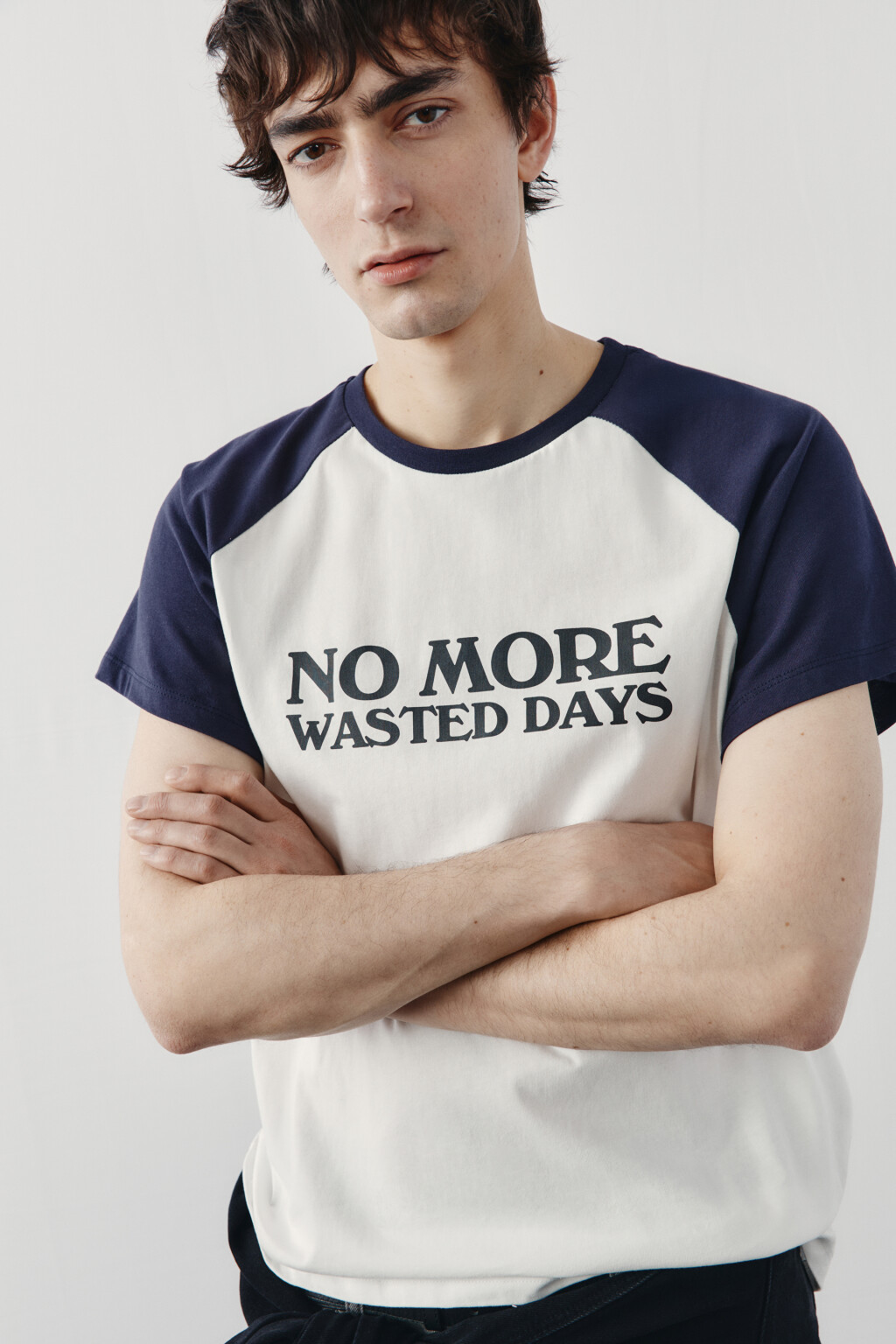 Футболка прямая с контрастными вставками и принтом - цвет синий - 1