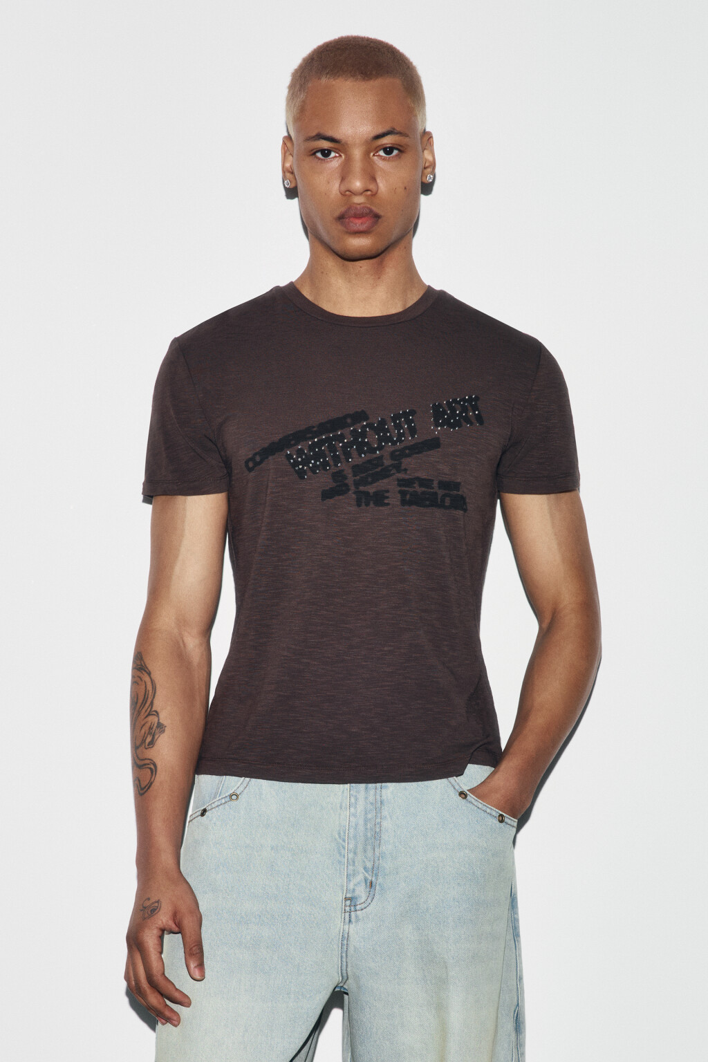 Футболка приталенная с принтом - цвет коричневый - 3