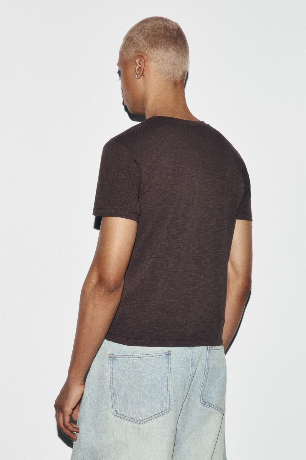 Футболка приталенная с принтом - цвет коричневый - 4