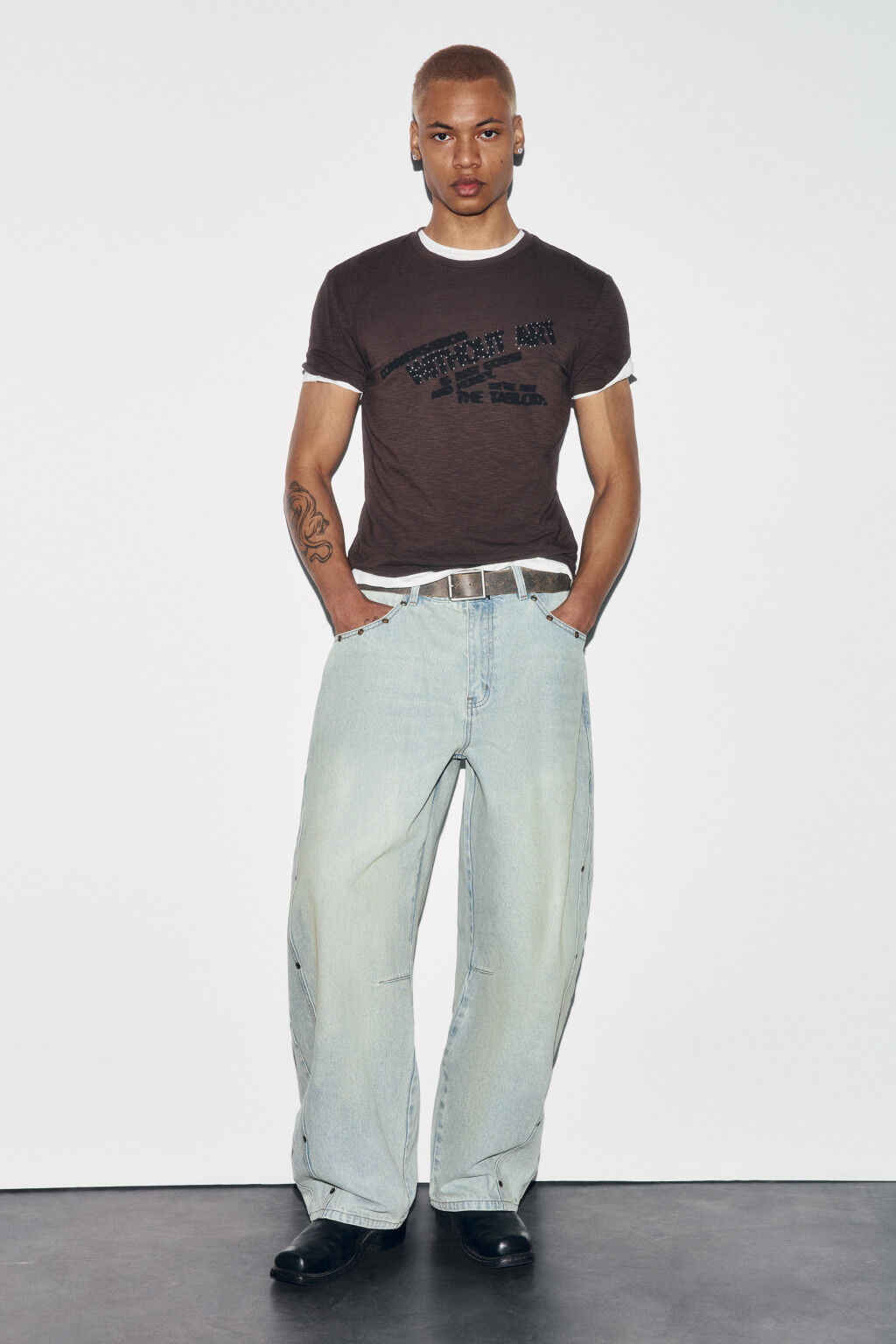 Футболка приталенная с принтом - цвет коричневый - 5