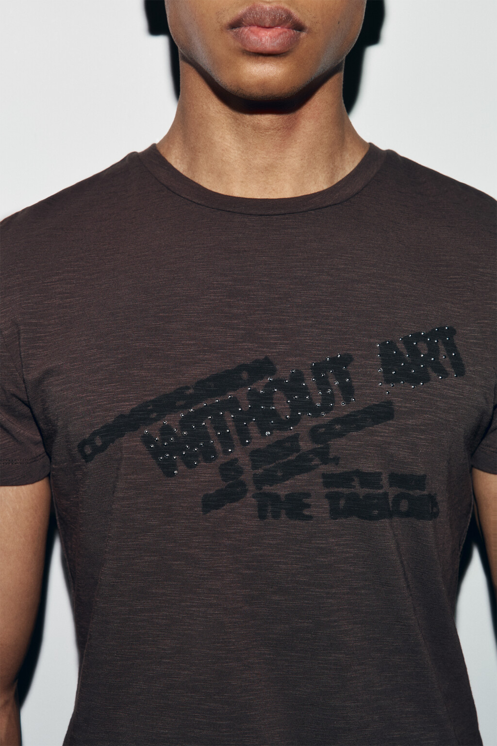 Футболка приталенная с принтом - цвет коричневый - 6