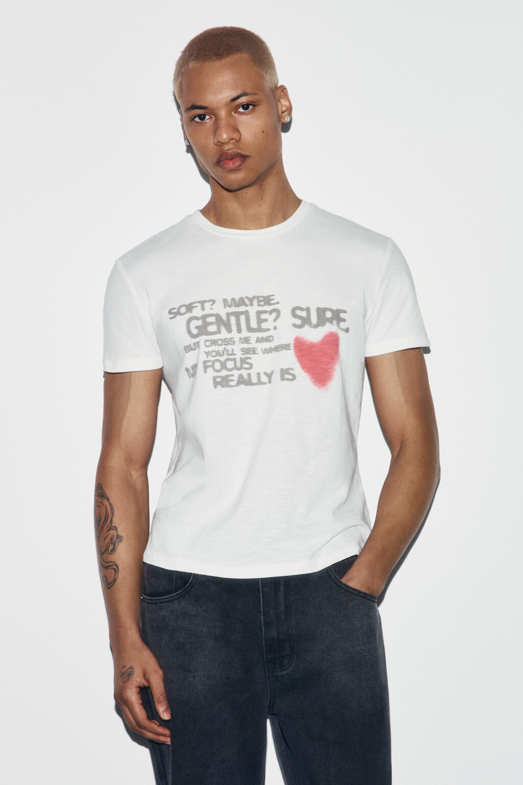 Футболка приталенная с принтом - цвет белый - 2