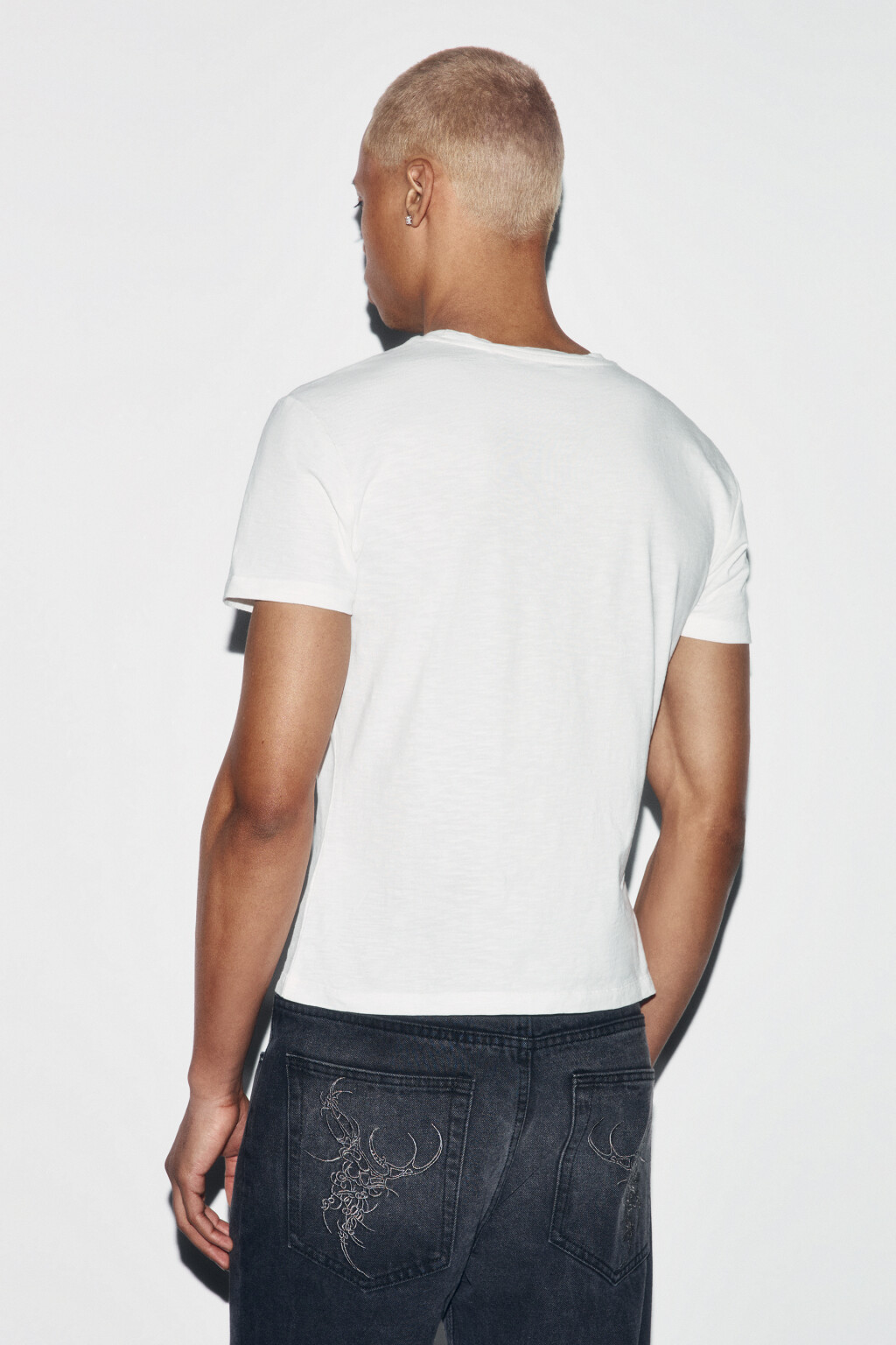 Футболка приталенная с принтом - цвет белый - 3