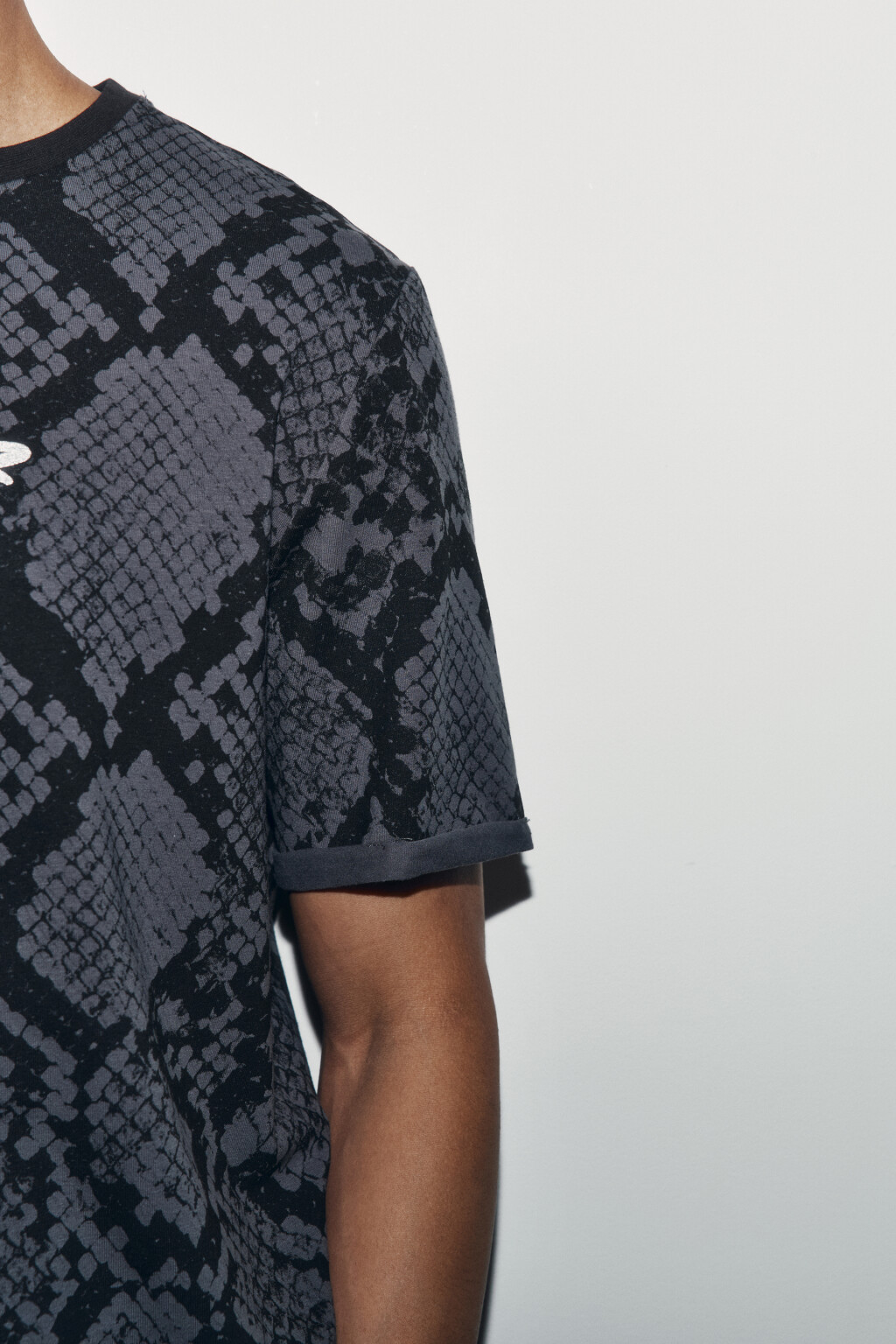 Футболка прямая с принтом - цвет черный - 6