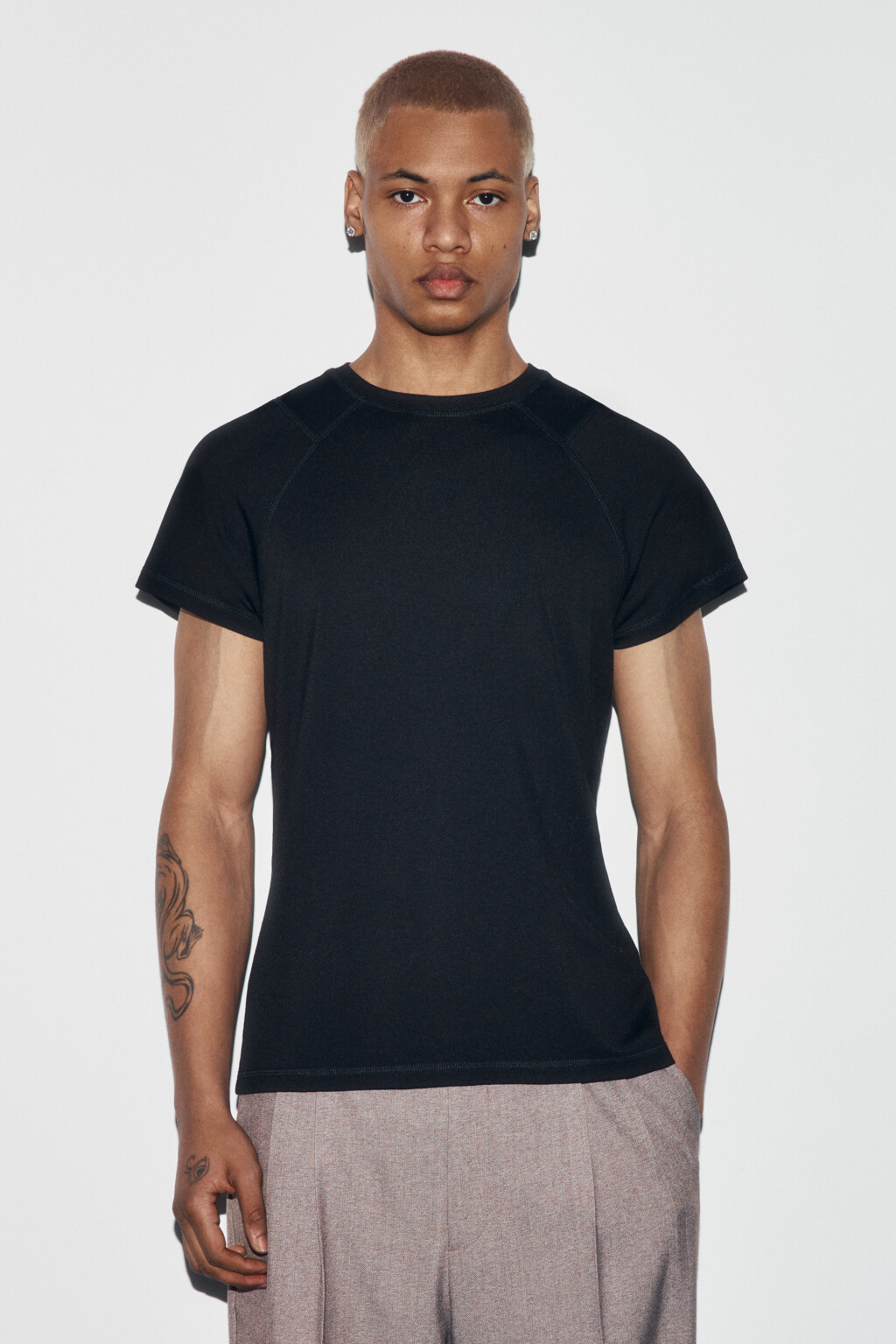Футболка облегающая базовая с вискозой - цвет черный - 2