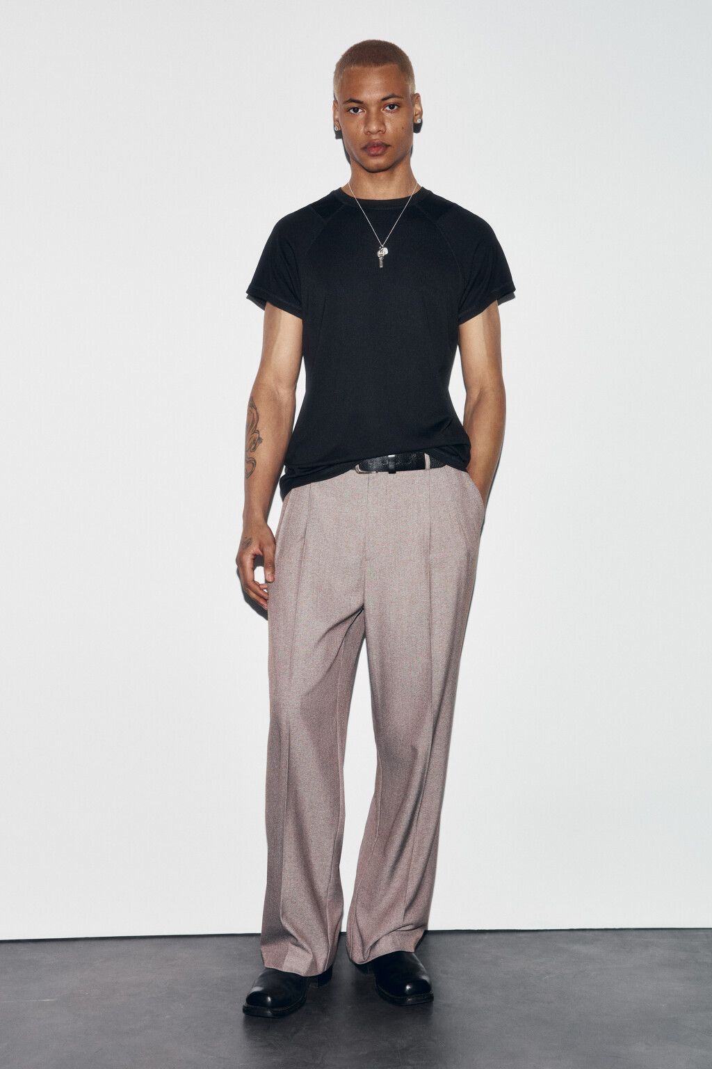 Футболка облегающая базовая с вискозой - цвет черный - 4