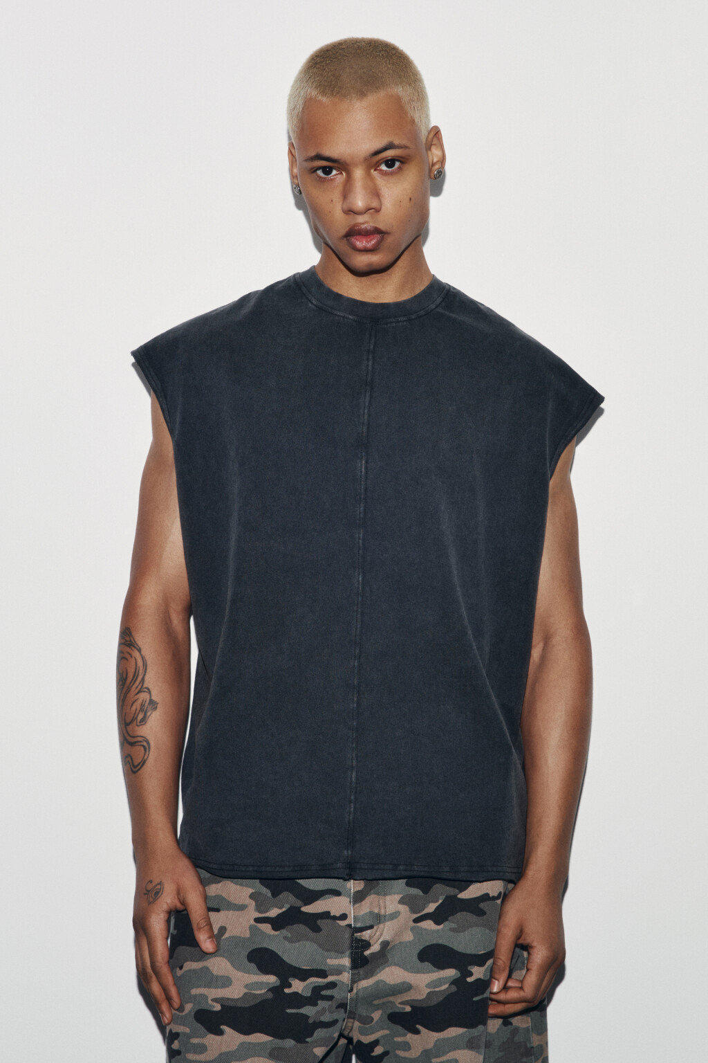 Майка-топ хлопковая с обрезанными рукавами - цвет черный - 2